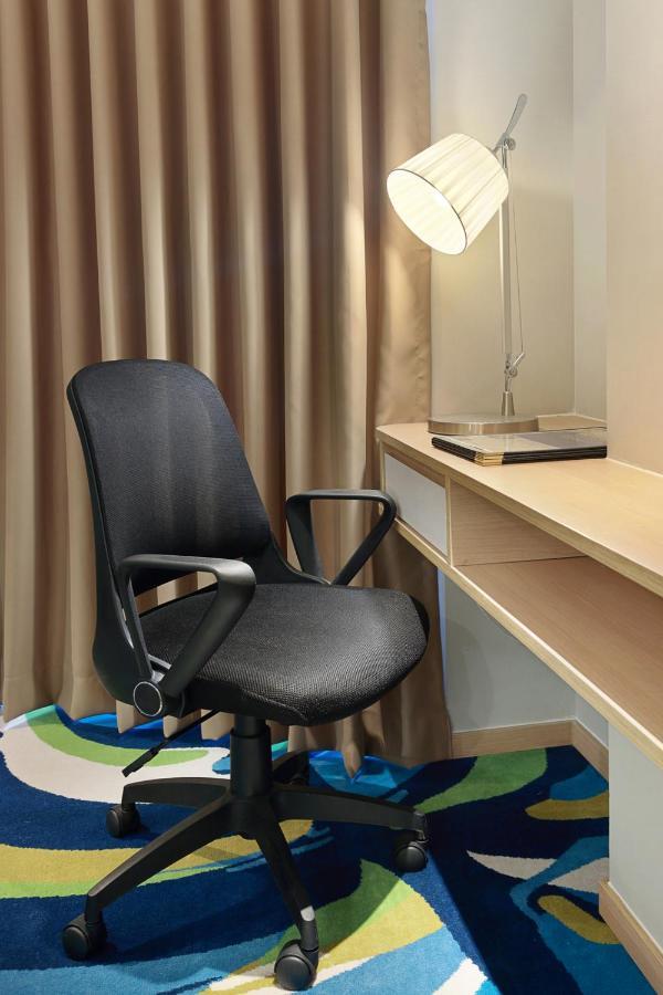 Holiday Inn Express Jakarta Wahid Hasyim By Ihg Eksteriør billede