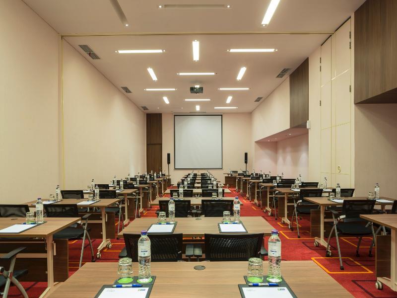 Holiday Inn Express Jakarta Wahid Hasyim By Ihg Eksteriør billede